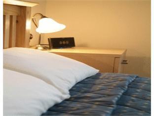 Hôtel Gatwick House à Horley Extérieur photo